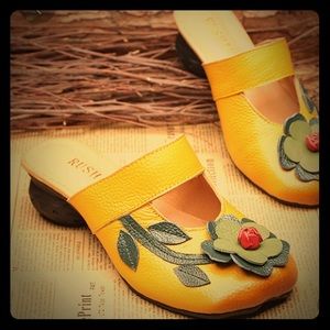 Yellow mules w/red flower